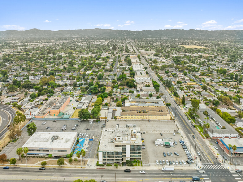 12444 Victory Blvd, North Hollywood, CA en venta - Foto del edificio - Imagen 2 de 7