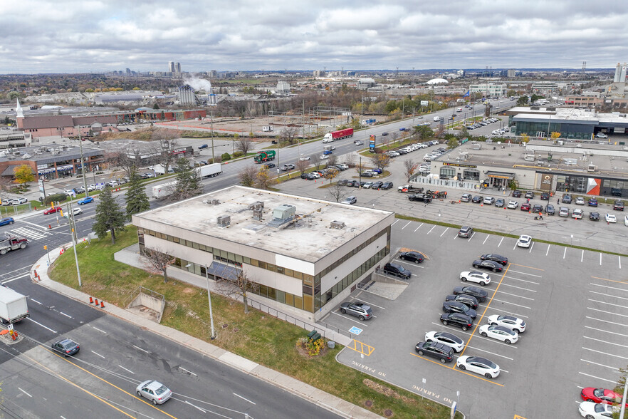 7481 Woodbine Ave, Markham, ON en alquiler - Foto del edificio - Imagen 2 de 3