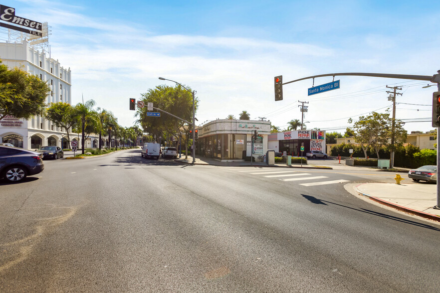 8424 Santa Monica Blvd, West Hollywood, CA en alquiler - Foto del edificio - Imagen 1 de 3