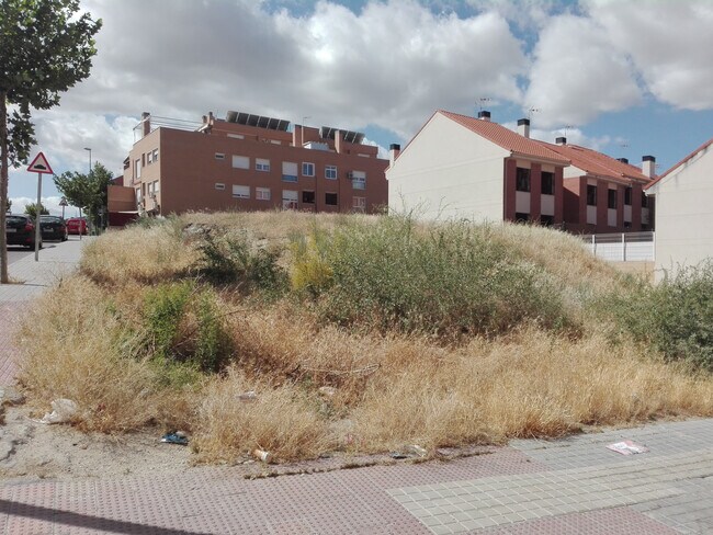 Más detalles de Avenida María Moliner, 5, Loeches - Terreno en venta