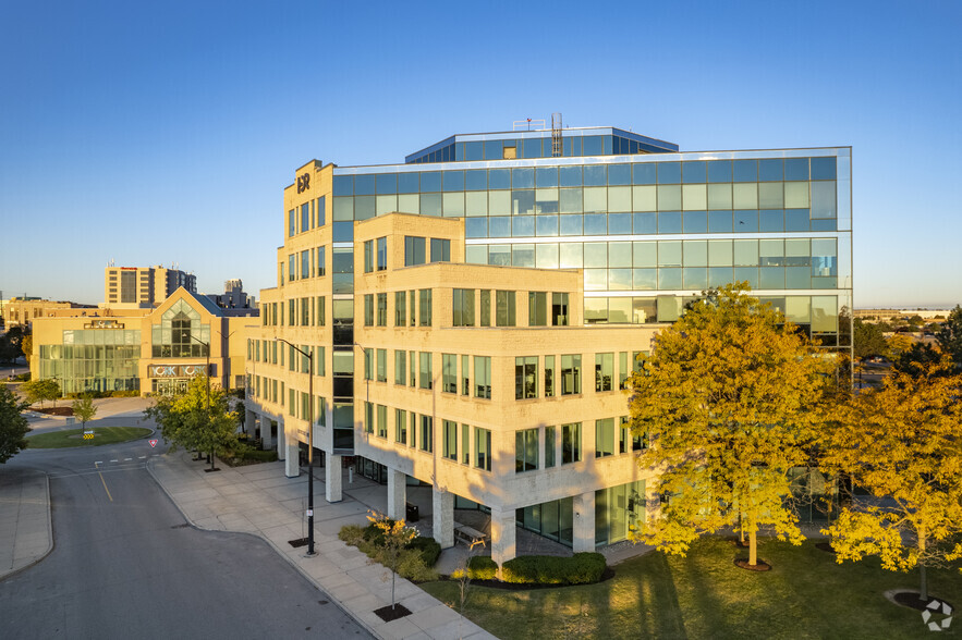 100 York Blvd, Richmond Hill, ON en alquiler - Foto del edificio - Imagen 3 de 44