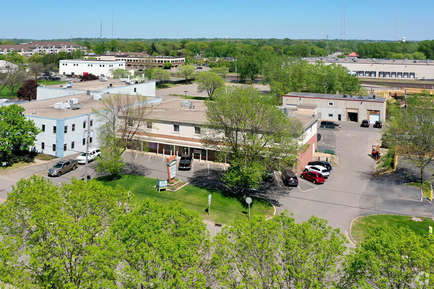 441-445 NW Old Highway 8, New Brighton, MN en alquiler - Vista aérea - Imagen 2 de 15