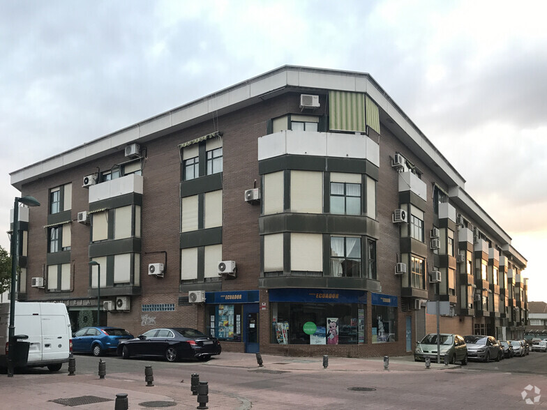 Calle Nazario Calonge, 22, San Fernando De Henares, Madrid en alquiler - Foto del edificio - Imagen 2 de 2