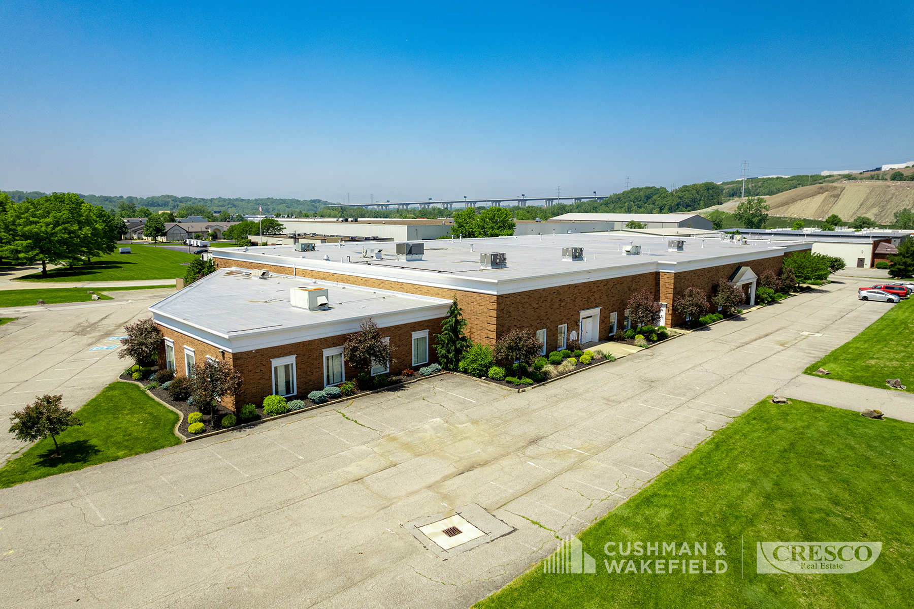 10055 Sweet Valley Dr, Valley View, OH en alquiler Foto del edificio- Imagen 1 de 10