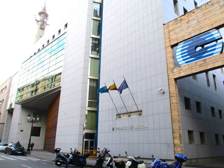 Calle Carlos López Otin, Oviedo, Asturias en venta - Foto del edificio - Imagen 3 de 19