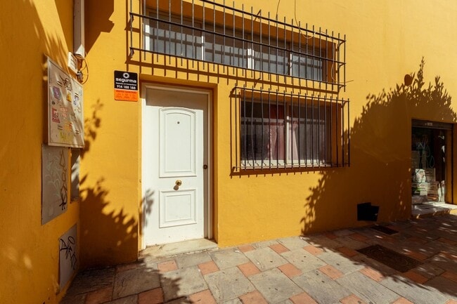 Más detalles de Calle Mirasierra, 3, Fuengirola - Local en venta