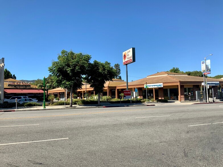 17648-17656 Ventura Blvd, Encino, CA en alquiler - Foto del edificio - Imagen 2 de 29