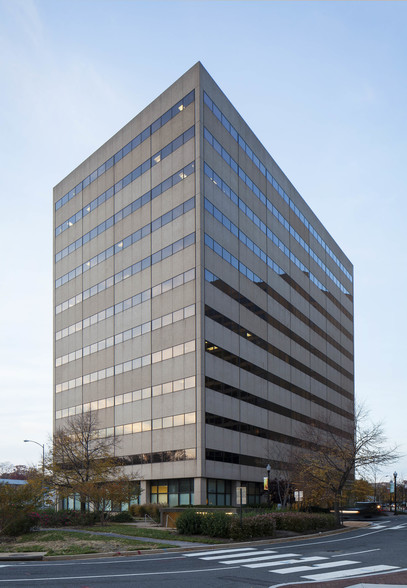 2711 Richmond Hwy, Arlington, VA en alquiler - Foto del edificio - Imagen 3 de 18