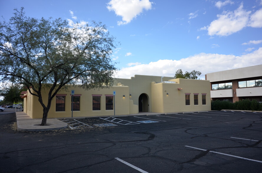 1622 N Swan Rd, Tucson, AZ en alquiler - Foto del edificio - Imagen 2 de 11