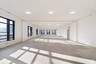 5119 4th Ave, Brooklyn, NY en alquiler Foto del interior- Imagen 2 de 8