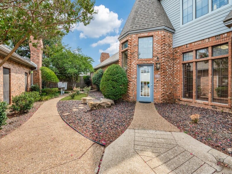 522 S Edmonds Ln, Lewisville, TX en alquiler - Foto del edificio - Imagen 3 de 28