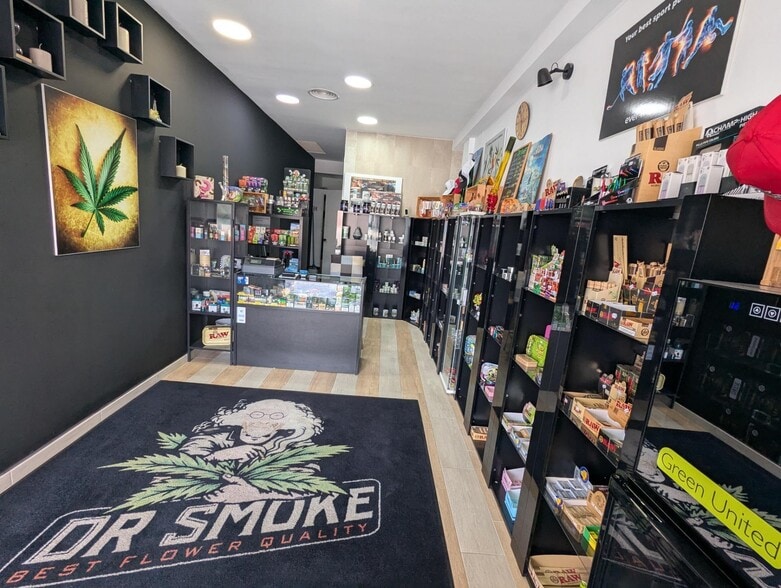 Local en Benalmádena en venta - Foto del interior - Imagen 3 de 14