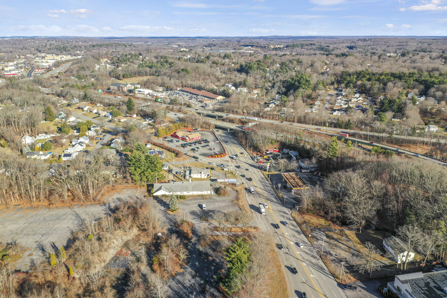 615 Southbridge, Auburn, MA en alquiler - Foto del edificio - Imagen 3 de 24