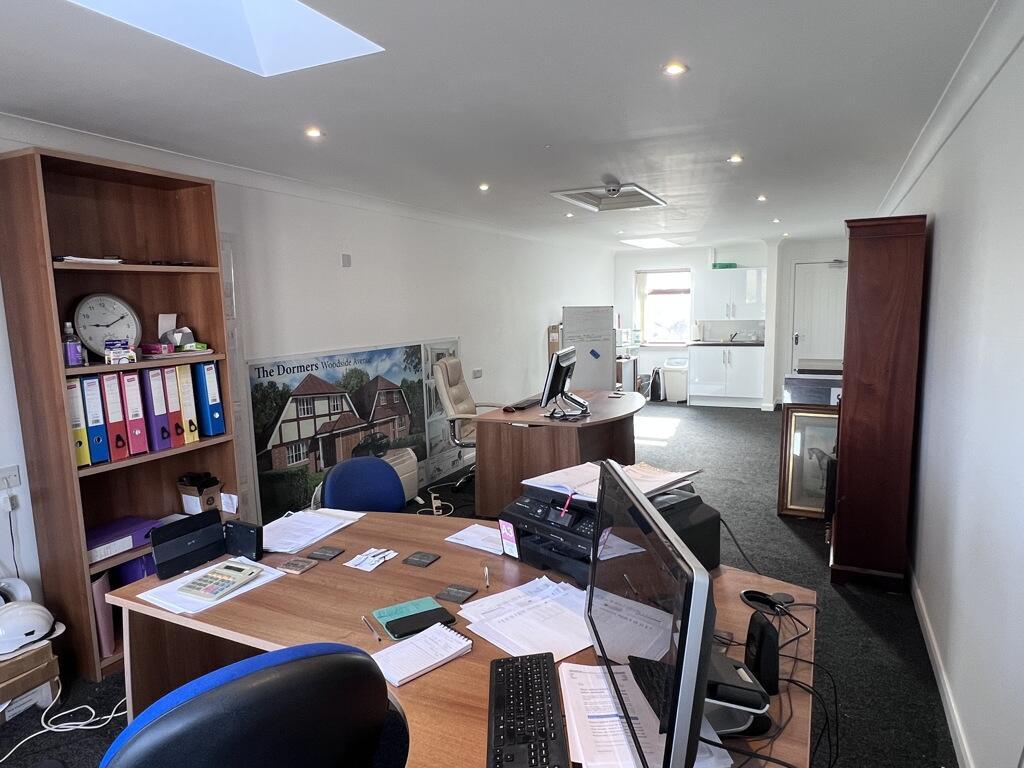 147 Wareham Rd, Corfe Mullen, DOR BH21 3LA - Unidad 7 -  - Foto del interior - Image 2 of 5