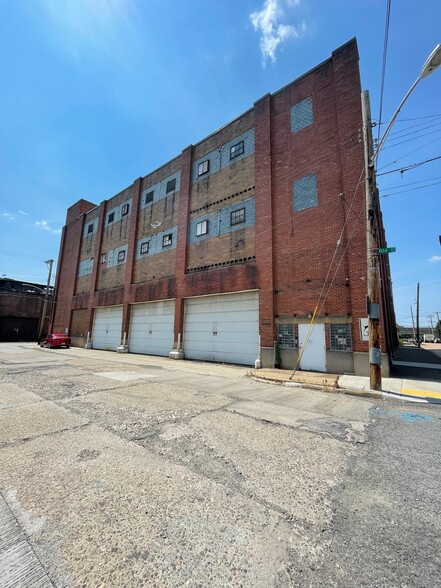 301 Munson Ave, Mc Kees Rocks, PA en alquiler - Foto del edificio - Imagen 1 de 6