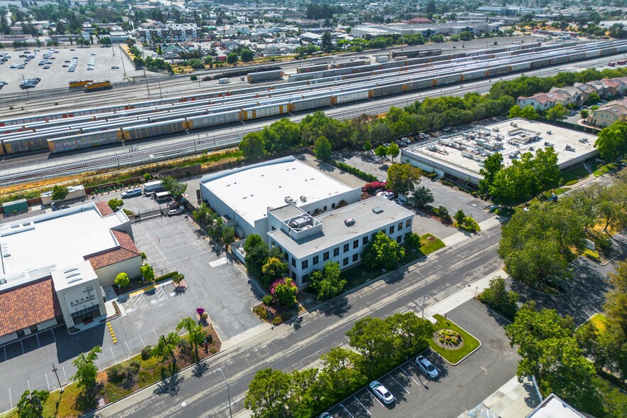 193-199 Topaz St, Milpitas, CA en alquiler - Foto del edificio - Imagen 1 de 16