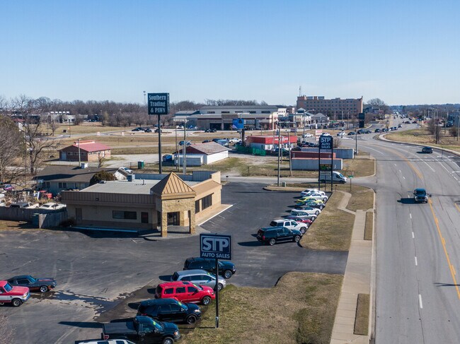 Más detalles de 200 SW Regional Airport Blvd, Bentonville, AR - Local en venta