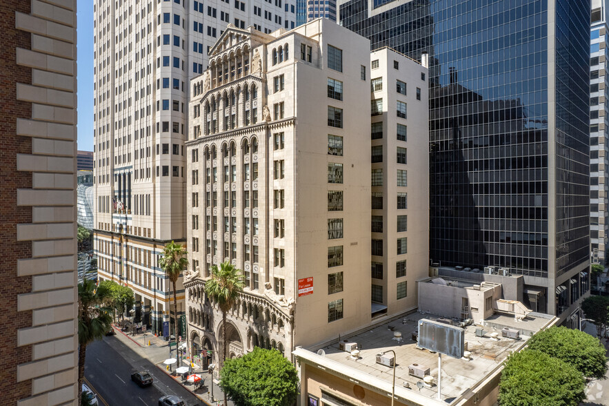 811 W 7th St, Los Angeles, CA en alquiler - Foto del edificio - Imagen 1 de 29