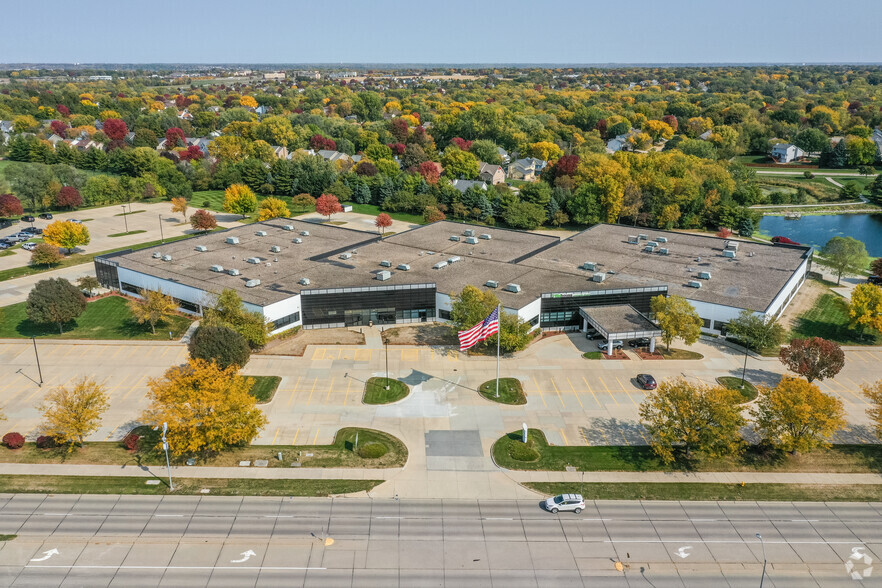 4093-4121 NW Urbandale Dr, Urbandale, IA en alquiler - Foto del edificio - Imagen 1 de 6