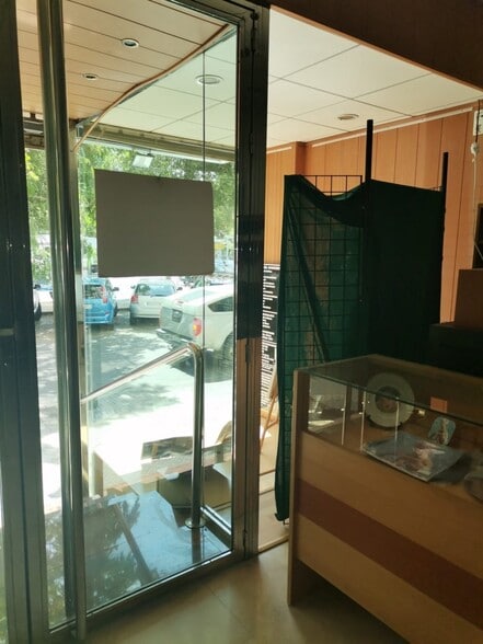 Local en Córdoba, Córdoba en alquiler - Foto del edificio - Imagen 3 de 16