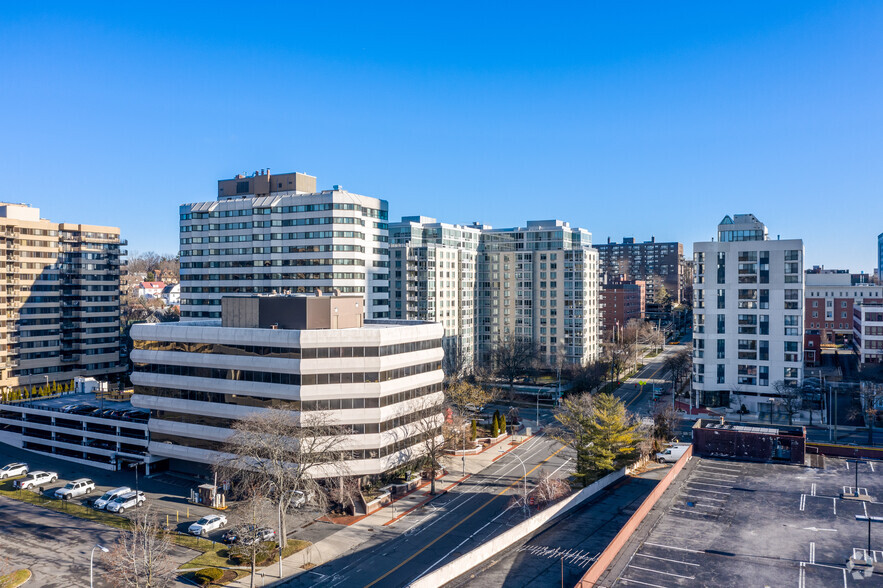 3 Barker Ave, White Plains, NY en alquiler - Vista aérea - Imagen 3 de 7