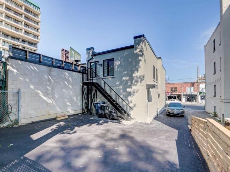 688 Mt Pleasant Rd, Toronto, ON en venta - Foto del edificio - Imagen 3 de 3