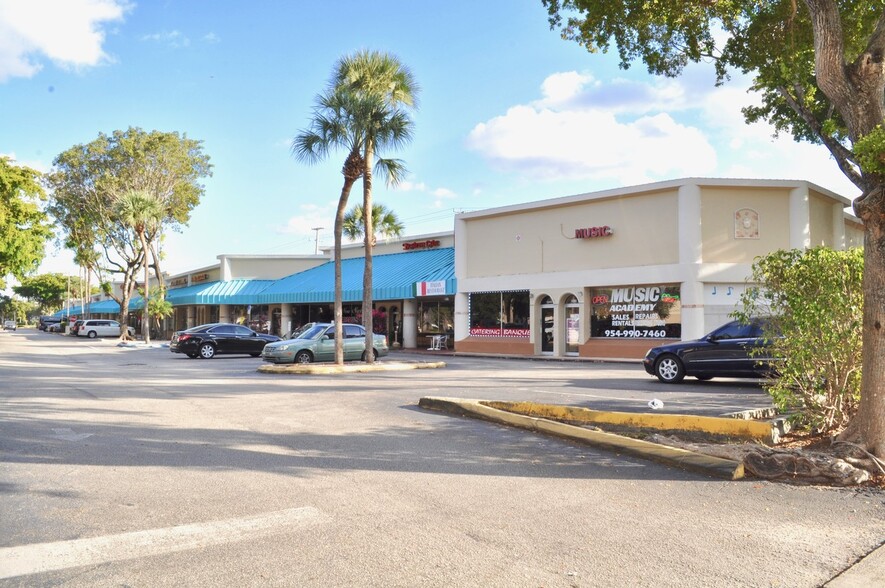 7200-7300 W Oakland Park Blvd, Lauderhill, FL en alquiler - Foto del edificio - Imagen 1 de 5