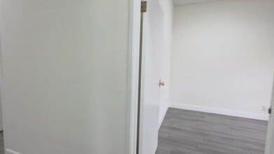 14435 Sherman Way, Van Nuys, CA en alquiler - Vídeo de anuncio comercial