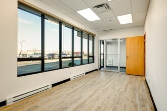 3370-3418 Boul Industriel, Laval, QC en alquiler Foto del edificio- Imagen 2 de 16