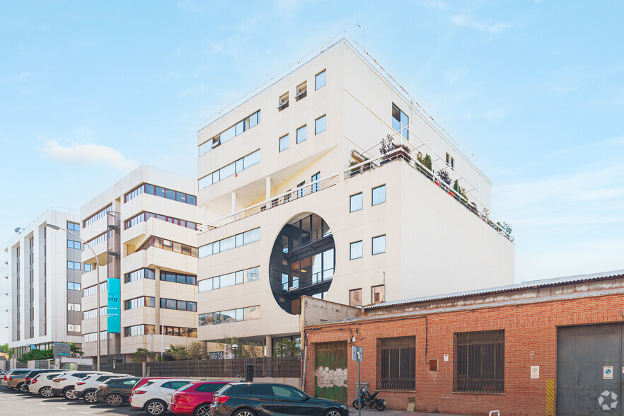 Calle De María Tubau, 5, Madrid, Madrid en alquiler - Foto del edificio - Imagen 3 de 4