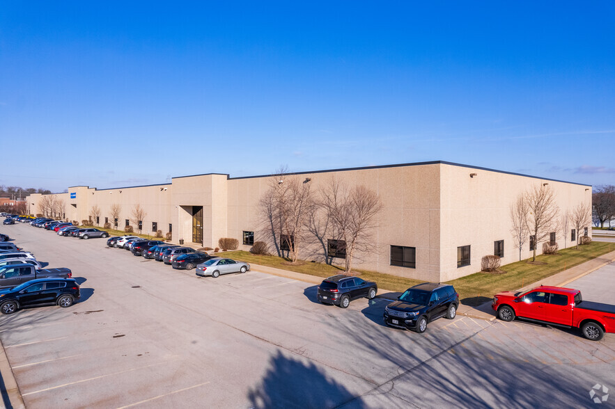 1920-1970 S Calhoun Rd, New Berlin, WI en alquiler - Foto del edificio - Imagen 1 de 7