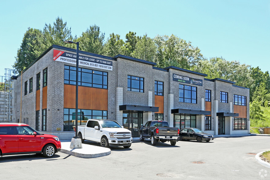 2618-2628 St. Joseph Blvd, Ottawa, ON en venta - Foto del edificio - Imagen 3 de 4