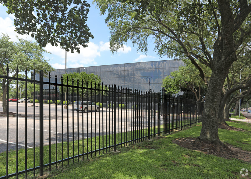 530 Wells Fargo Dr, Houston, TX en venta - Foto del edificio - Imagen 3 de 10