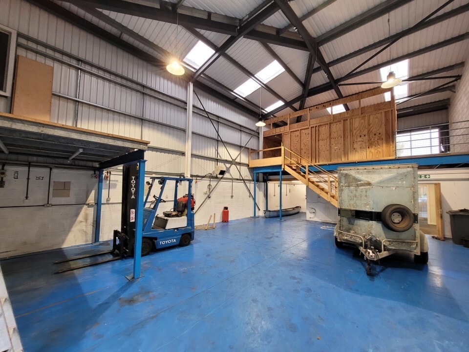 Stirling Way, Cambridge, CAM CB23 3GY - Unidad 6 - - Foto del interior - Image 2 of 5