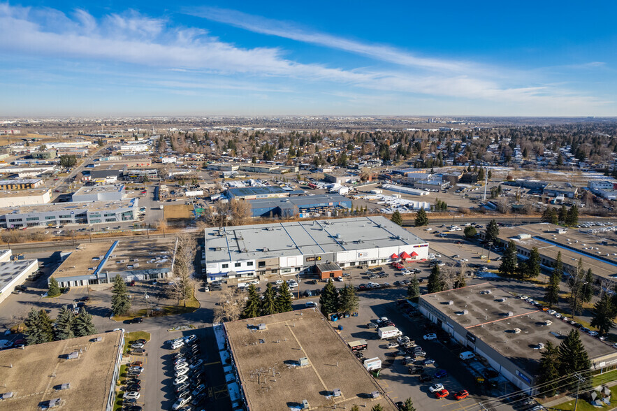 7130 Fisher Rd SE, Calgary, AB en alquiler - Vista aérea - Imagen 3 de 5