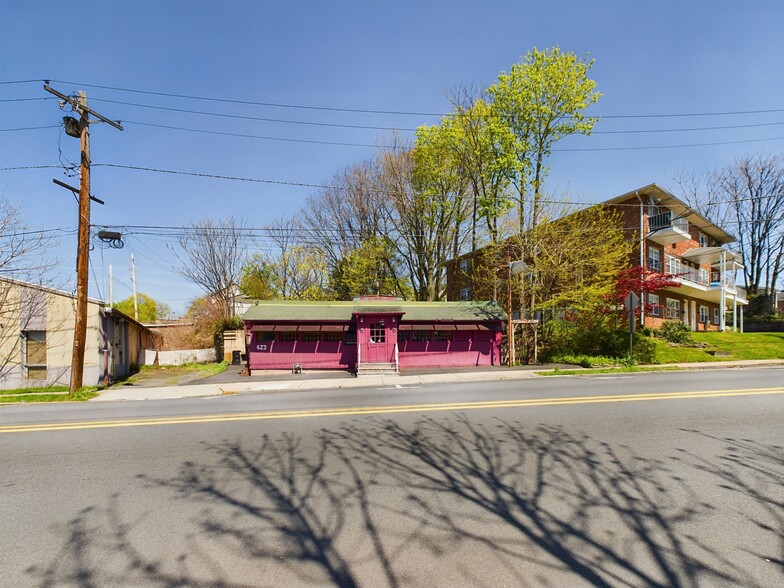 423 Paterson Ave, East Rutherford, NJ en venta - Foto del edificio - Imagen 2 de 39