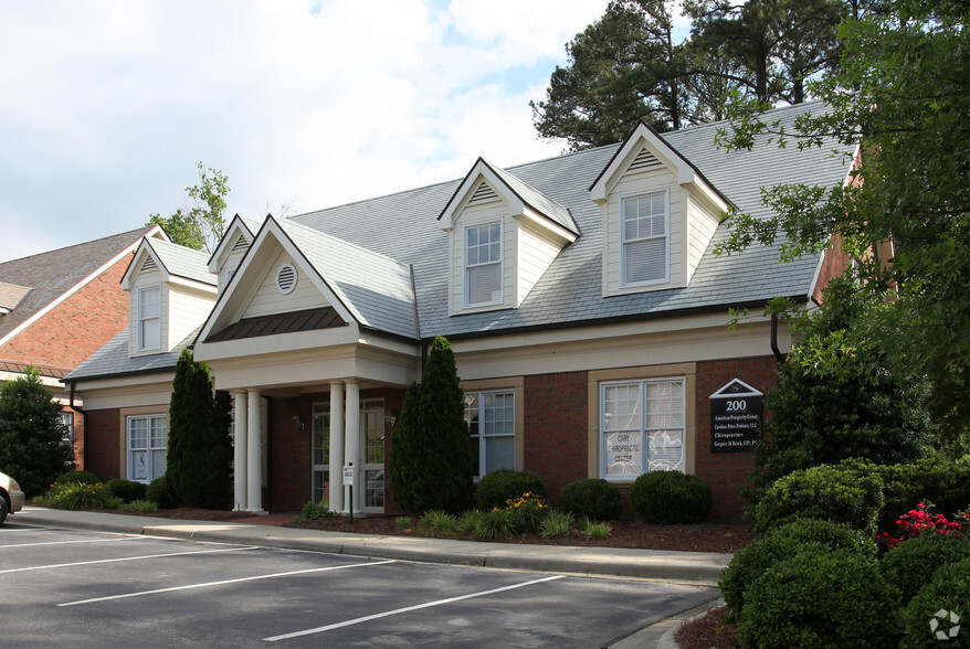 200 Pinner Weald Way, Cary, NC en venta - Foto del edificio - Imagen 1 de 5