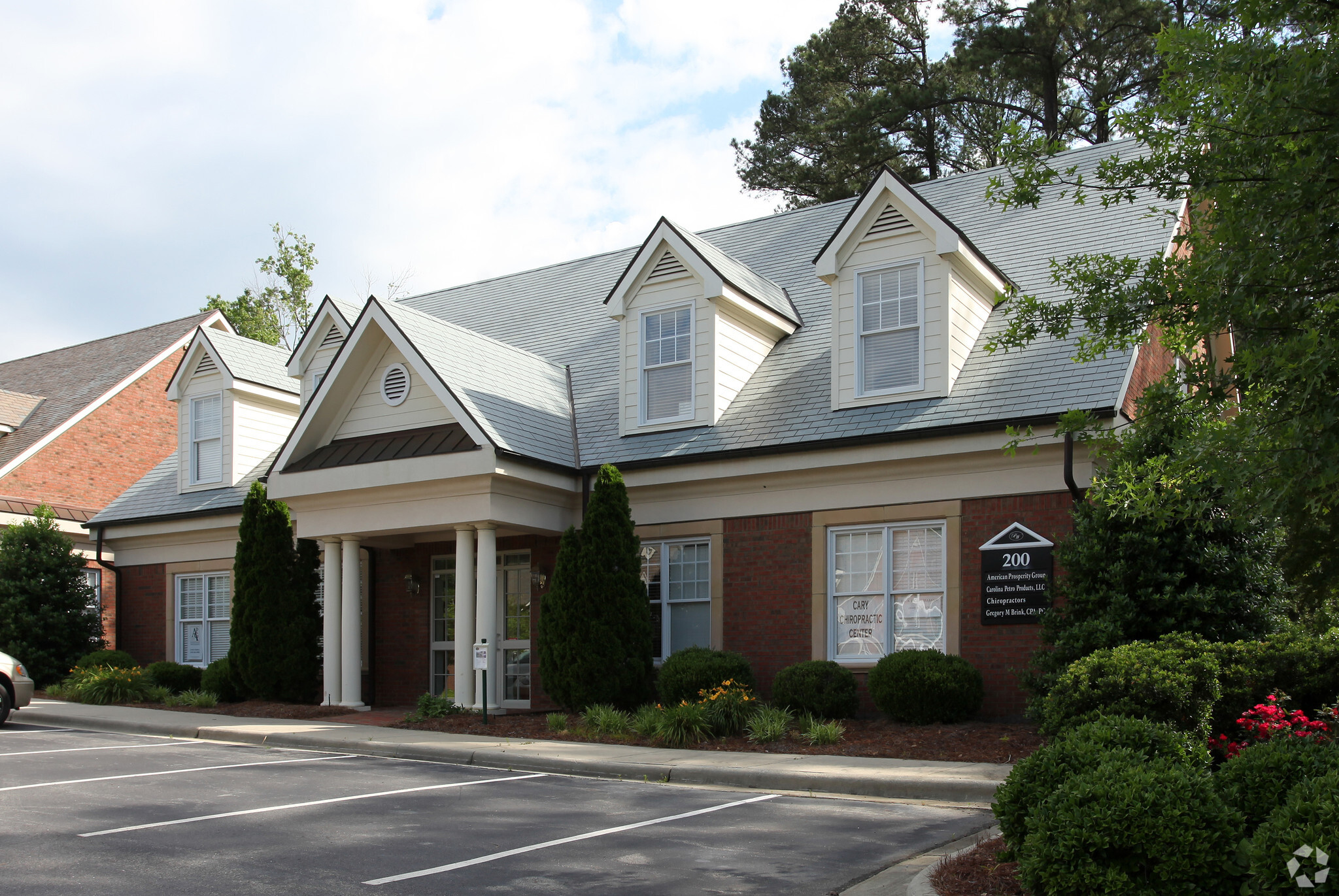 200 Pinner Weald Way, Cary, NC en venta Foto del edificio- Imagen 1 de 6