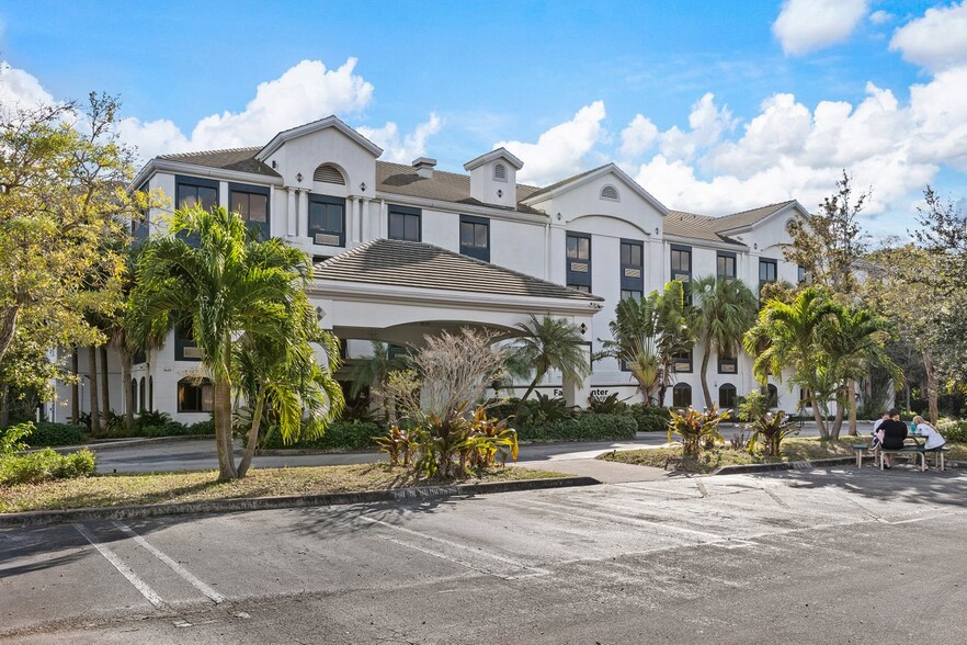 7051 Seacrest Blvd, Lantana, FL en venta - Foto del edificio - Imagen 3 de 44