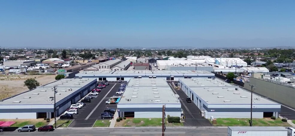 4901 Patata St, Cudahy, CA en alquiler - Vídeo de anuncio comercial - Imagen 2 de 9