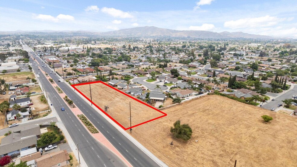 4290 Tyler St, Riverside, CA en venta - Foto del edificio - Imagen 1 de 10