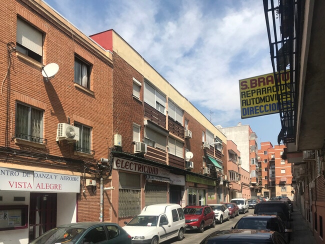 Más detalles de Calle de Bernardina Aranguren, 8, Madrid - Edificio residencial​ en venta