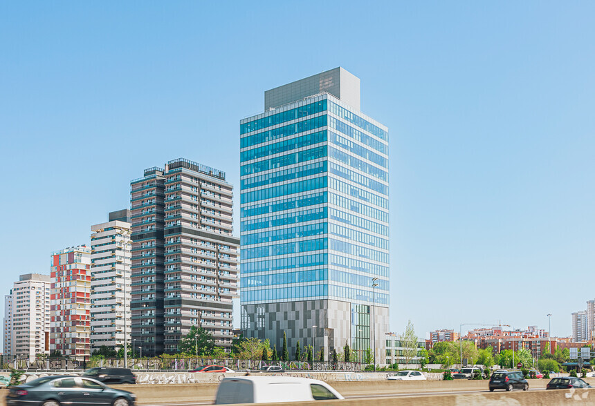 Calle Dulce Chacón, 55, Madrid, Madrid en alquiler - Foto del edificio - Imagen 3 de 10