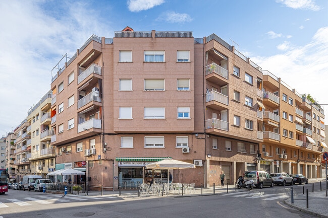 Más detalles de Carrer Del Germà Joaquim, 49-55, Terrassa - Edificio residencial​ en venta