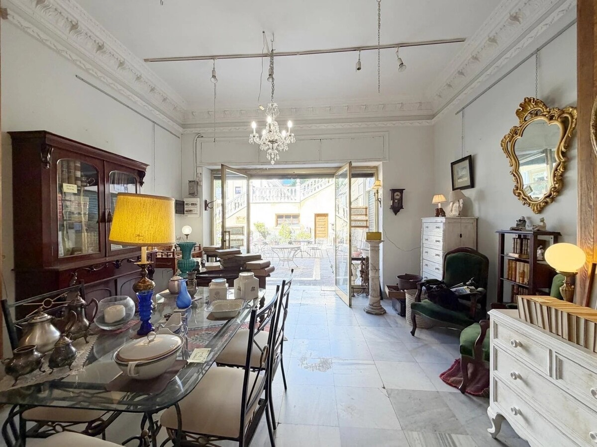Madrid, MAD 28005 - - - Foto del interior - Image 1 of 7
