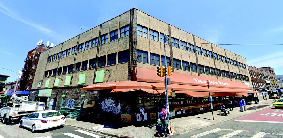 75-01 Broadway, Jackson Heights, NY en alquiler - Foto del edificio - Imagen 2 de 5