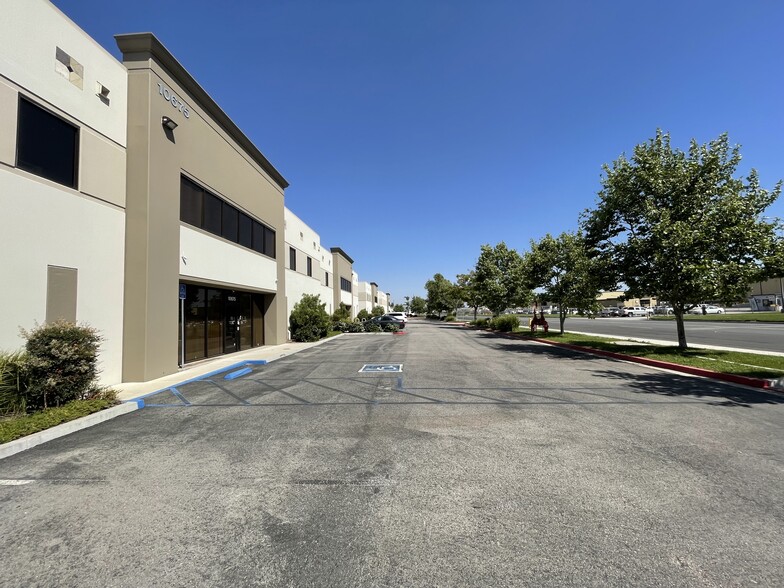 10675 San Sevaine Way, Jurupa Valley, CA en alquiler - Foto del edificio - Imagen 3 de 5