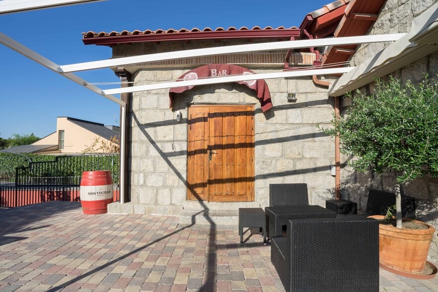 Local en Galapagar, Madrid en venta - Foto del edificio - Imagen 3 de 21