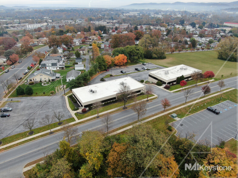 555 Van Reed Rd, Wyomissing, PA en alquiler - Vista aérea - Imagen 3 de 6