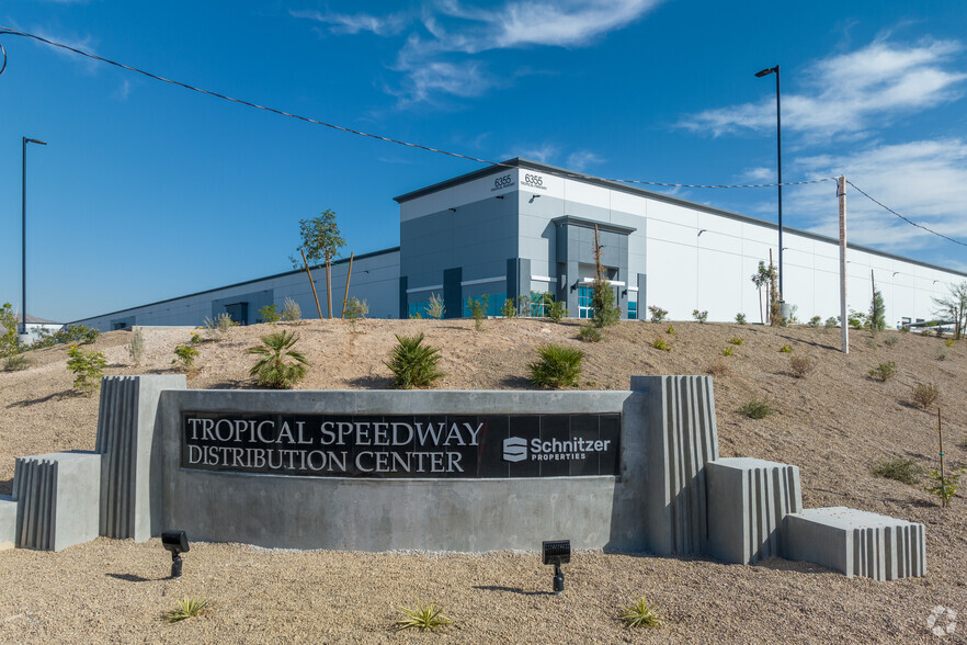 East Tropical Parkway, Las Vegas, NV en alquiler - Foto del edificio - Imagen 2 de 19